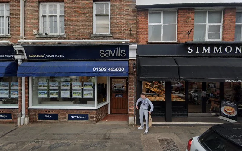 St Albans Specialist Dentist - Red House, Harpenden Memorial Hospital - Doctor in Harpenden