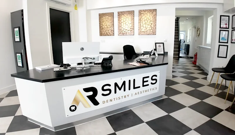 AR Smiles Eltham - Implants, Invisalign and Cosmetic Dentist - Dentist in London