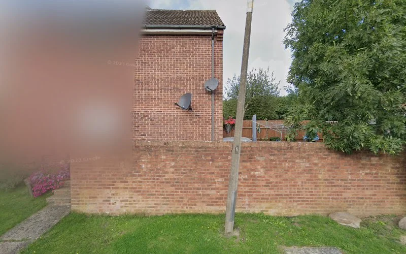 Hugh's Golf Shop and Dentistry - Dental clinic in Swindon