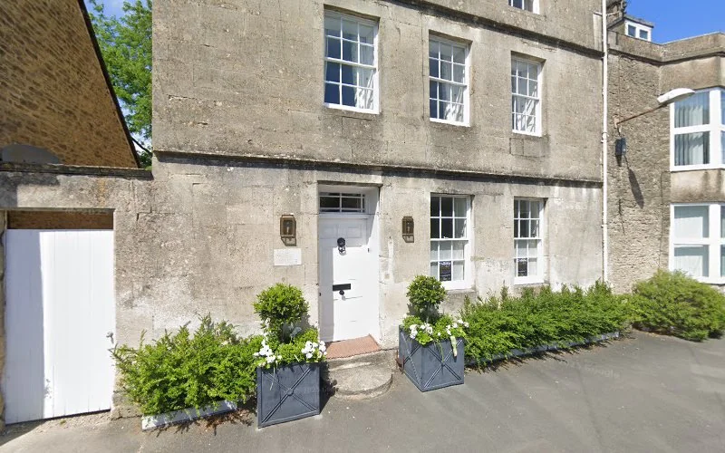 Steer Dr S J - Dental clinic in Fairford