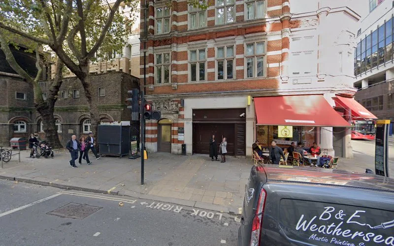 DentalImplants4you - Dental implants periodontist in London