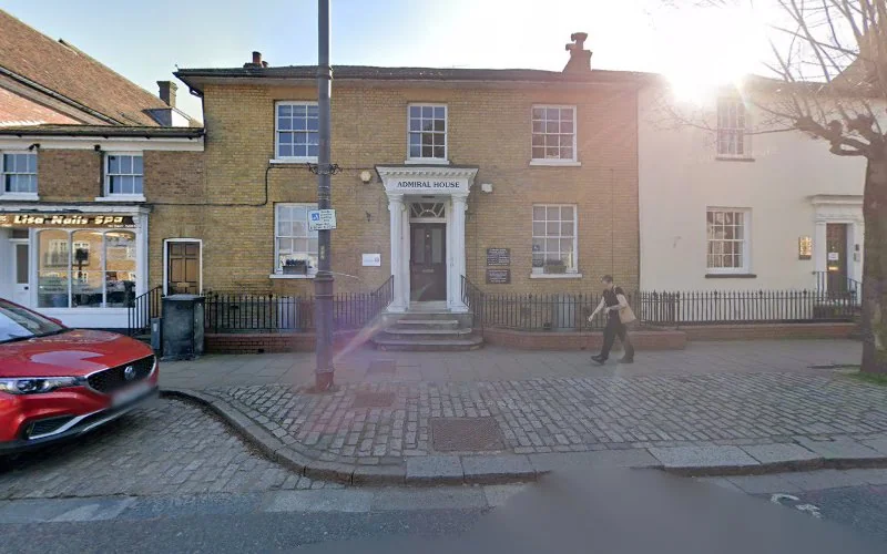 Anusha Tandon Dentist Berkhamsted - Dentist in Berkhamsted