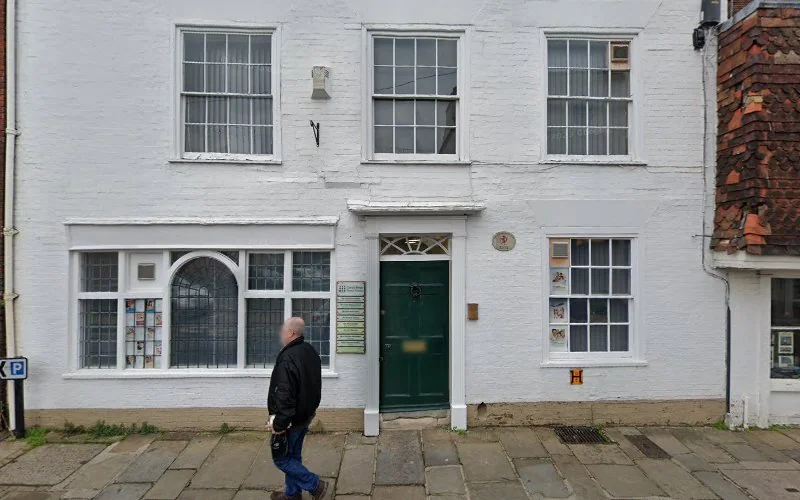 Green L R - Dental clinic in Canterbury