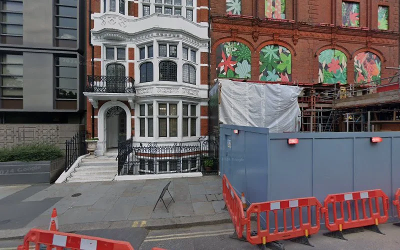 Daniel Flynn - Dentist in London