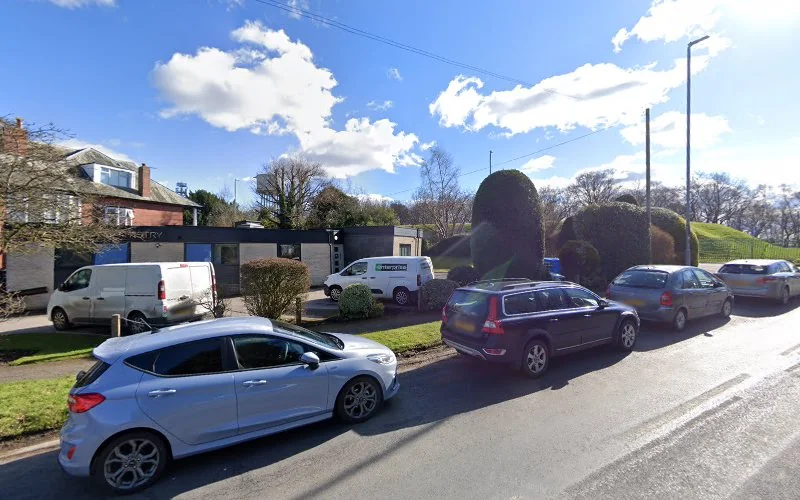 Meneaud Dr M - Dental clinic in Leeds