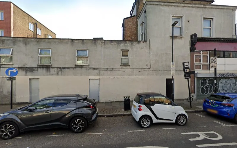 Torrance Neil - Dentist in London