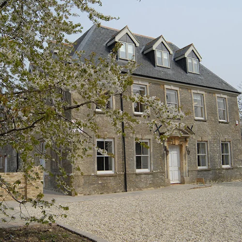 Seven Fields Dental Health Centre - Dental clinic in Swindon