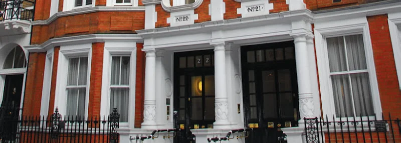 Kia Rezavandi Periodontics & Dental Implants - Dental clinic in London