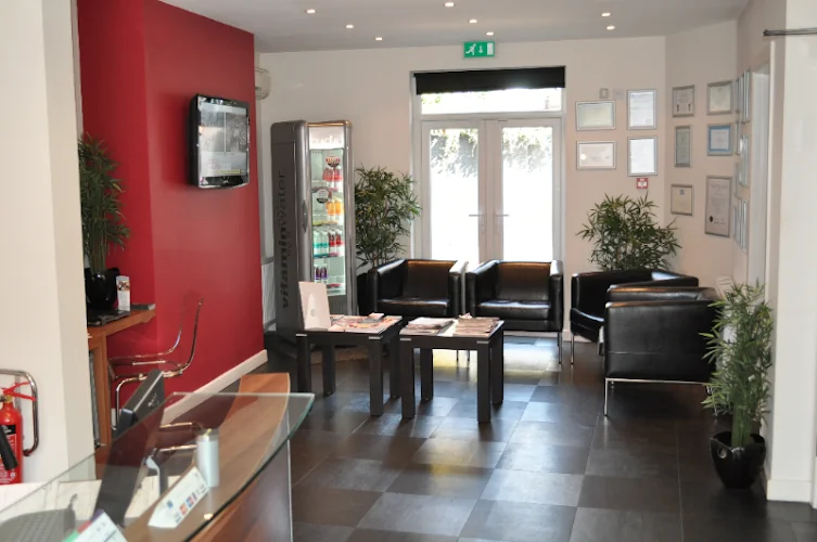 Dentique clinic - Dental clinic in Liverpool