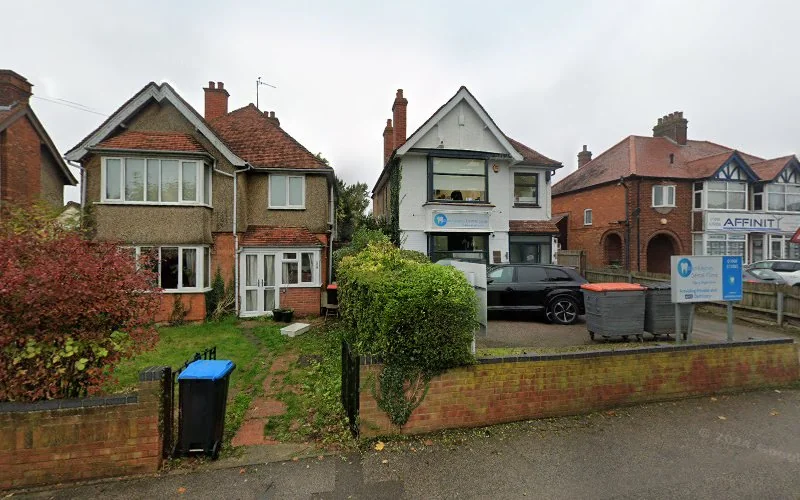 Wolvaardt D - Dental clinic in Milton Keynes