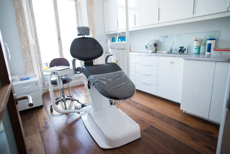 London Smiling - Gloucester Road - Cosmetic dentist in London