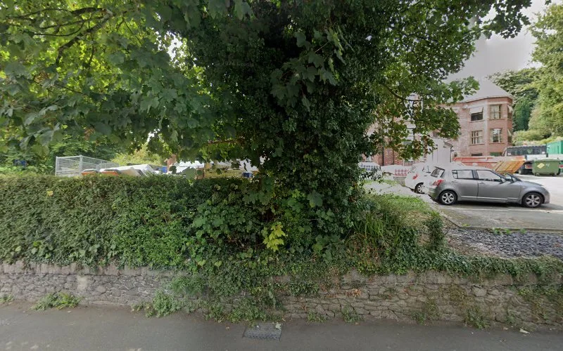 Dr F Oliver - Dental clinic in Bangor