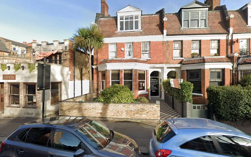 Babbar Dr R - Dentist in London