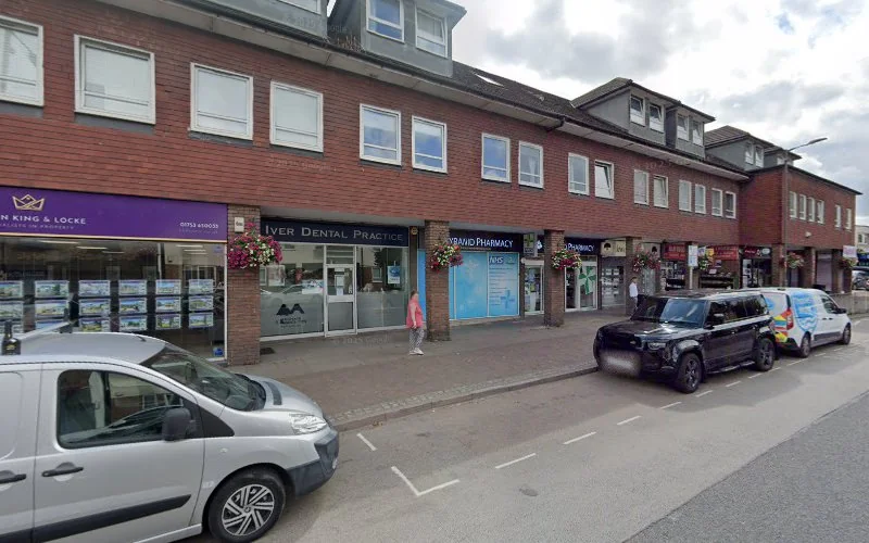 Iver Dental Practice A. Makhani & Associates - Dental clinic in Iver