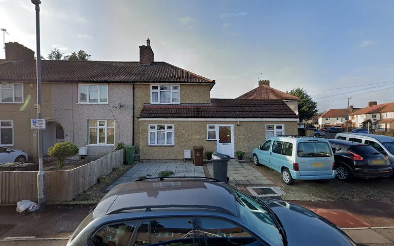 Dr Muzzafar Zaman - Dental clinic in Dagenham