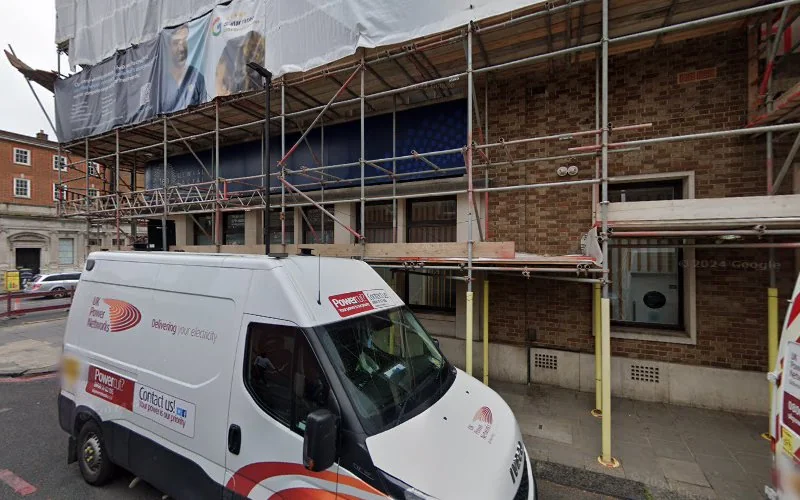 Dr Shiraz Khan TEN DENTAL FACIAL - Cosmetic dentist in London