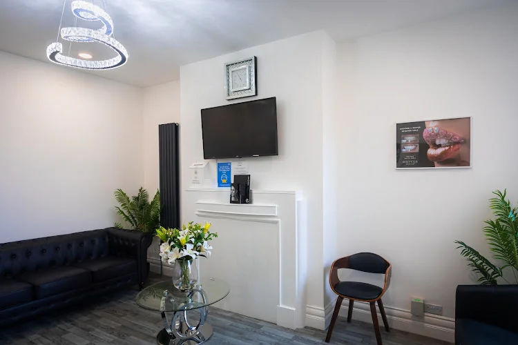 Thomas & Thomas Dental Associates - Dentist in Blackpool