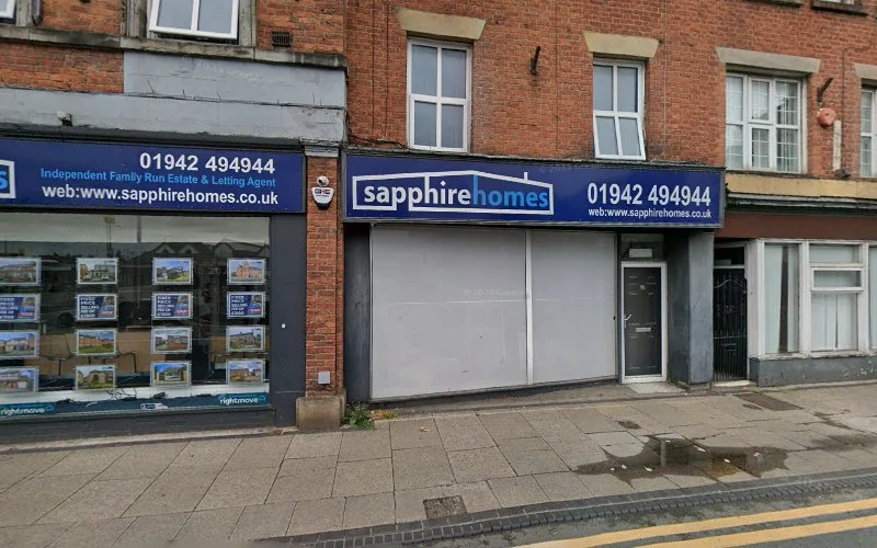 Aya A - Dentist in Leigh