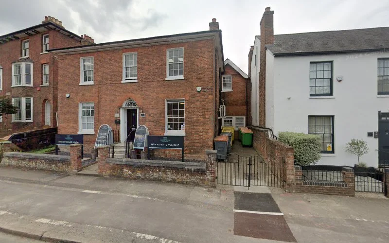 Lyons D - Dental clinic in Tonbridge