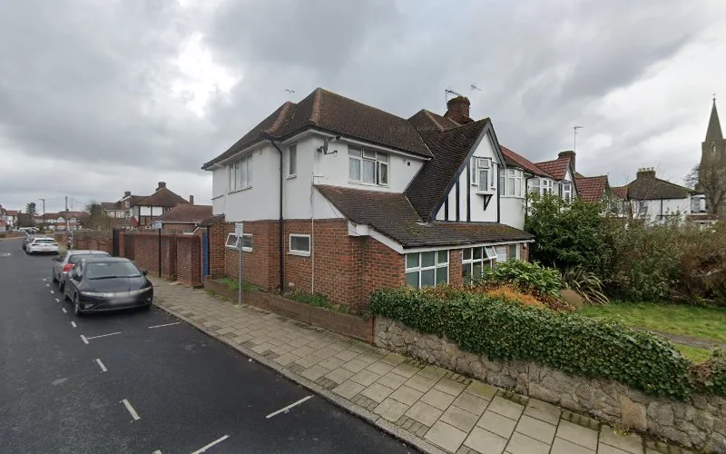 Dr G Pathmanath - Dentist in Hounslow