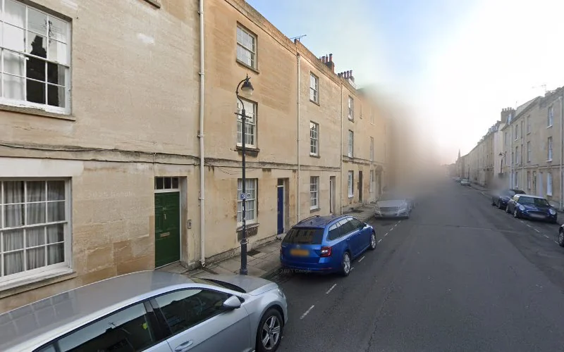 Dr Sita Madaan - Dentist in Oxford