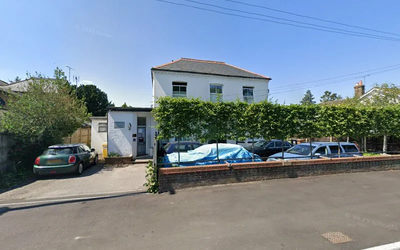 R Evans - Dental clinic in Aldershot