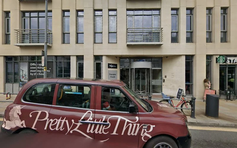 Eternes Clinic | Dental Implant - Zirconium - Laminate - Smile Design - Dental clinic in Richmond