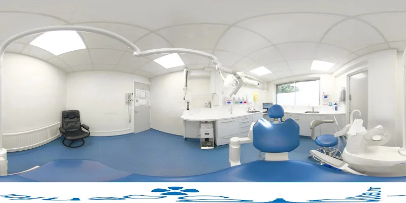 Hollybush Dental Clinic - Dental clinic in Crawley