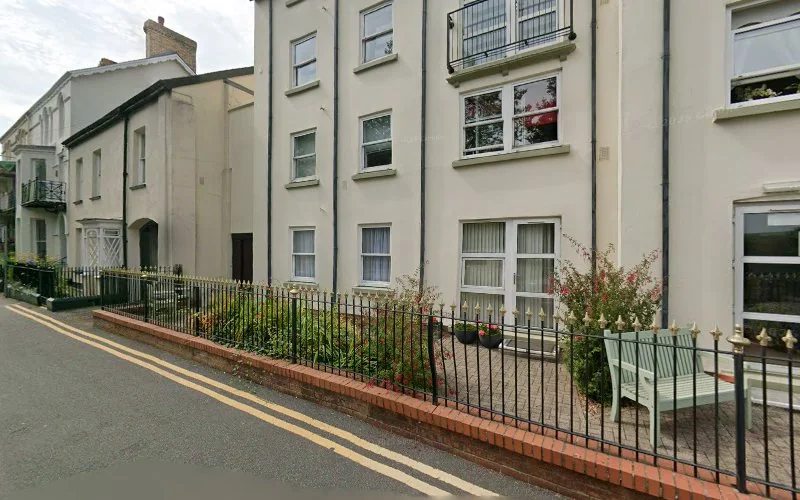 Orthodontist - Cosmetic dentist in Carmarthen