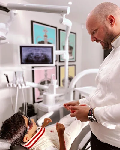 Freshdental Clinic and Institute by Monik Vasant - Dentist in London