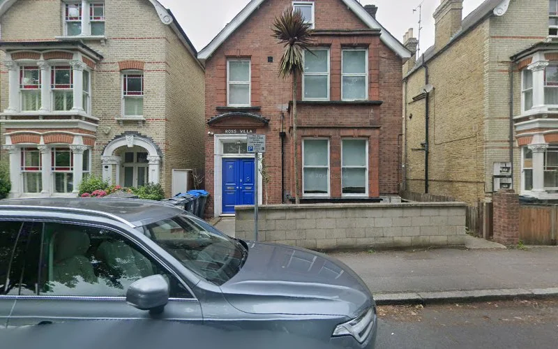 Mehmud N - Dental clinic in Kingston upon Thames