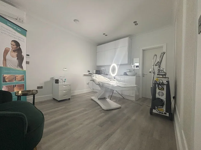 Defining Faces - Cosmetic dentist in Edgware