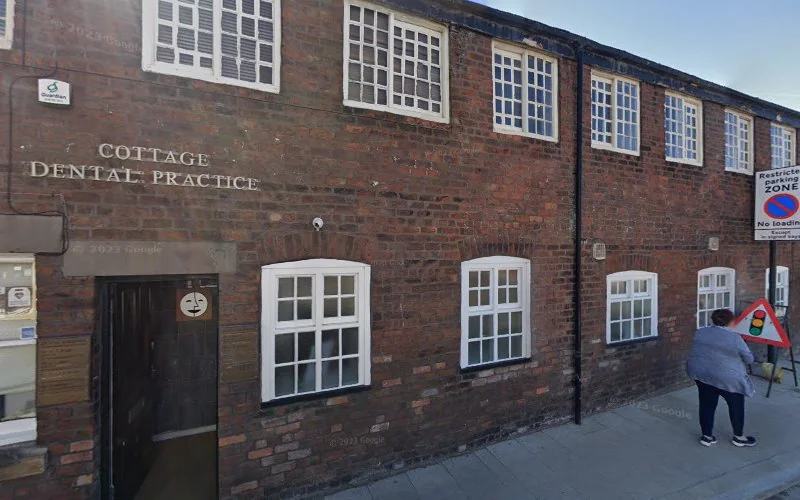 Barlow Miss H - Dental clinic in Ormskirk