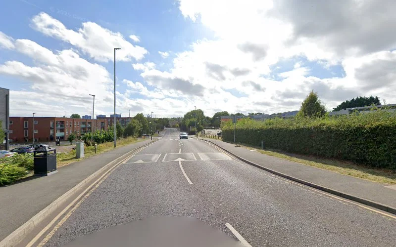 Dr Uzman Haq - Dental clinic in Luton