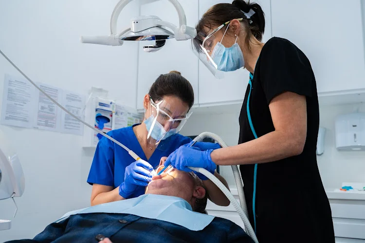 Dental Art Implant Clinic - Balham - Dental implants periodontist in London