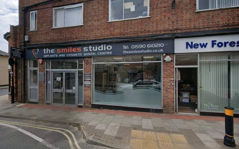 Dentist Sarita Shukla - Dentist in Lymington