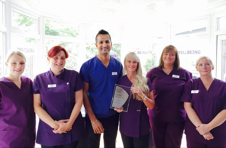 Dr Tirj Gidda BDS MFGDP RCS - Dental clinic in Birmingham