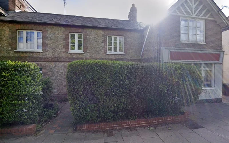 Pitanber Dr - Dental clinic in Hindhead