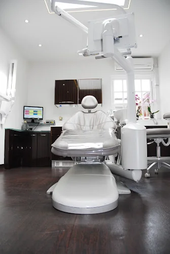 Estetica - Dental clinic in Chertsey
