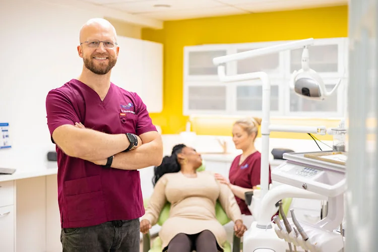 Denta Clinic - Dentist in Ilford