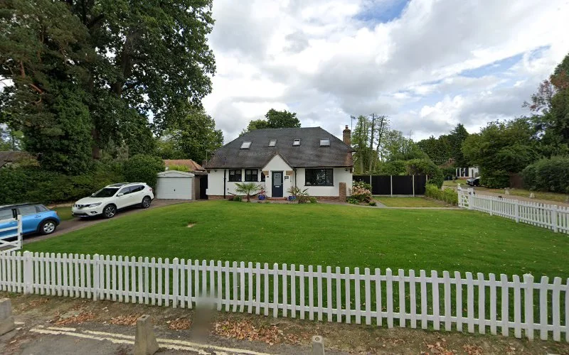 Allen D E - Dental clinic in Crawley