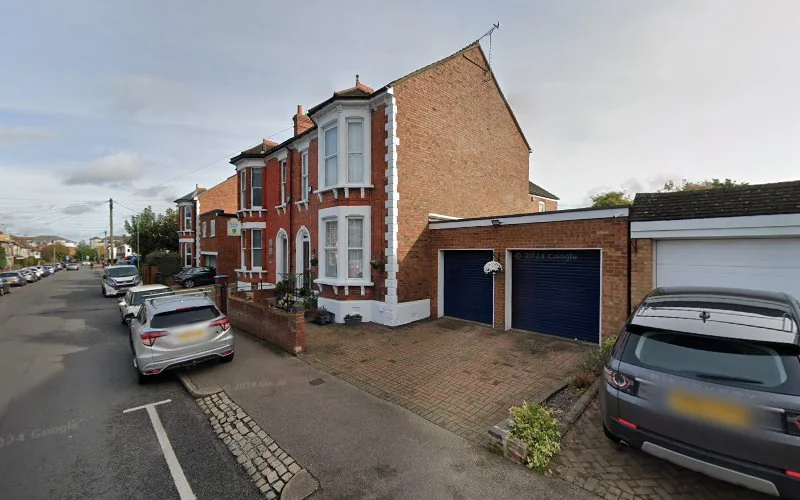 Claassen M - Dental clinic in Dunstable