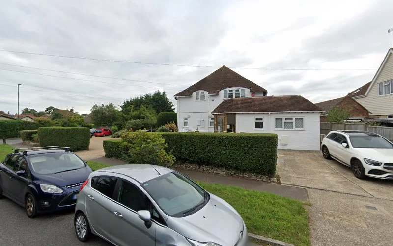 Lesley R A - Dental clinic in Littlehampton