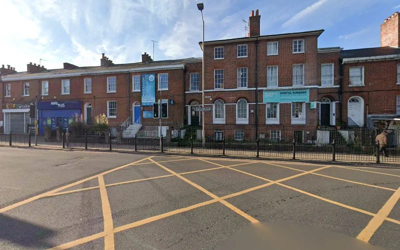 Dr Ali Kamran - Dental clinic in Reading