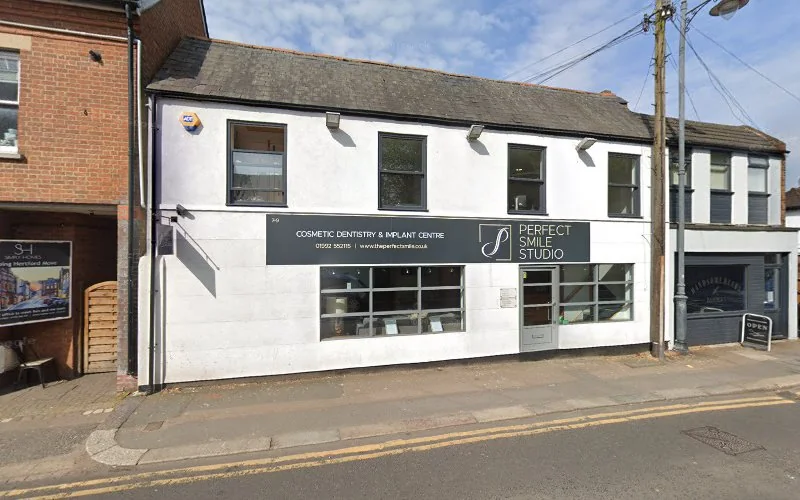 Sixmonthsmiles - Dental clinic in Hertford