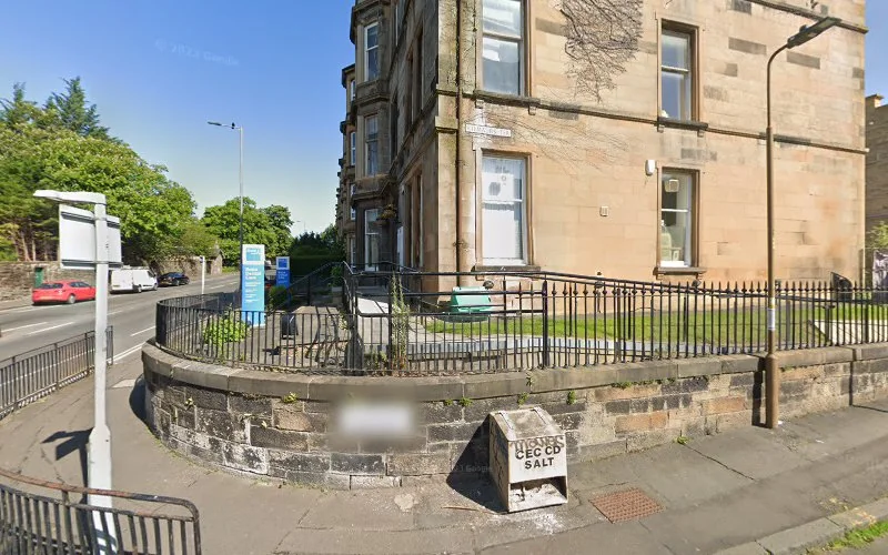 Lutton S - Dental clinic in Edinburgh