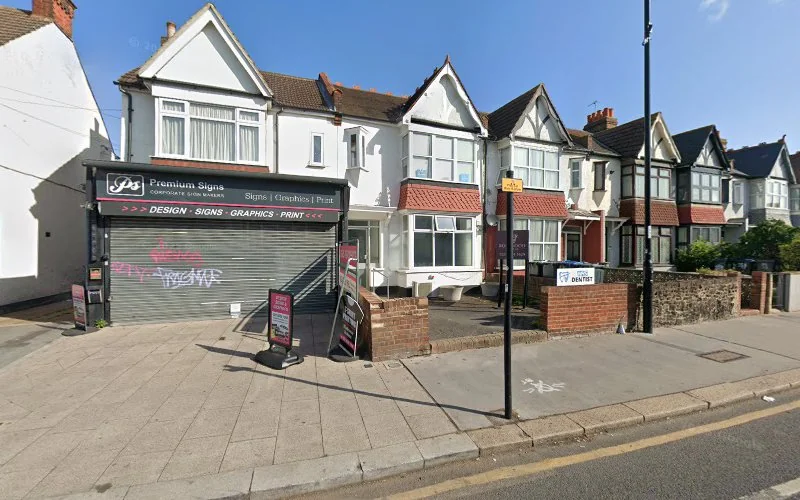 Leong W - Dental clinic in Croydon