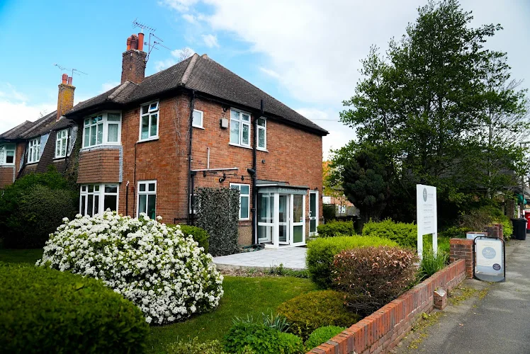 Hollyhedge Dental - Dental clinic in Cobham