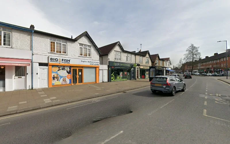 Dr Vikas Prinja - Cosmetic dentist in Pinner