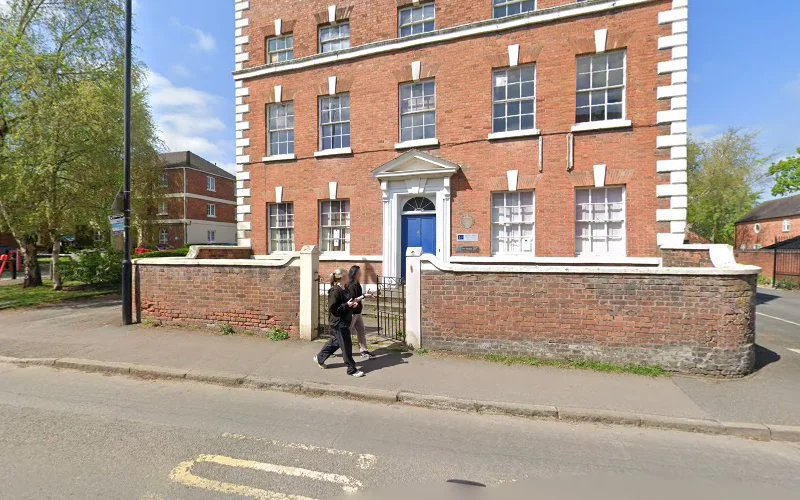 Summerfield L R - Dental clinic in Market Drayton